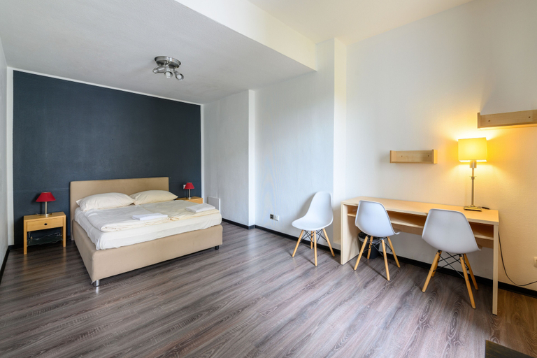 Bedroom 3, Sonata City Hotel, Köln
