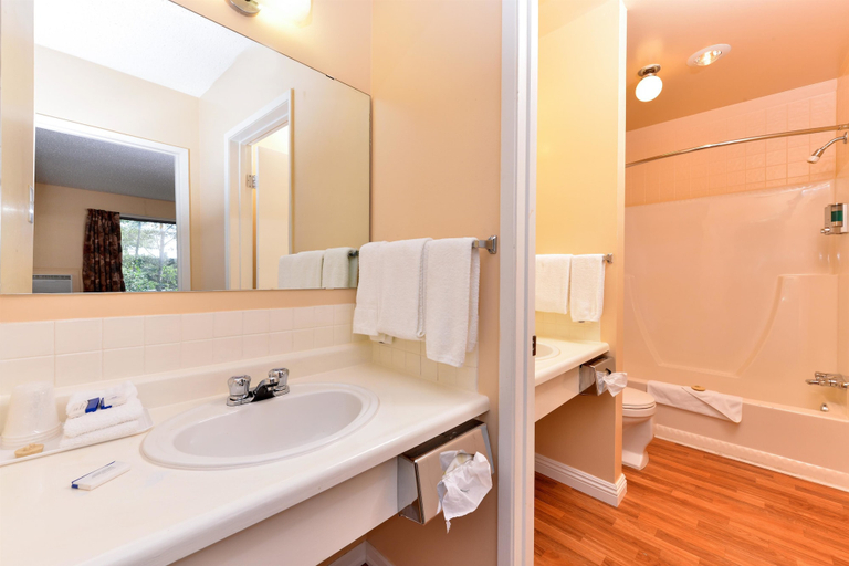 Bathroom 4, Canadas Best Value Inn Whitecourt, Division No. 13