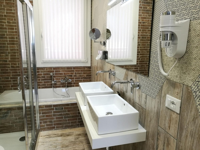 Bathroom 3, Residence Eleonora, Venezia