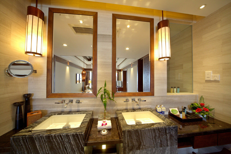 Bathroom 5, Crowne Plaza Danang by IHG, Da Nang