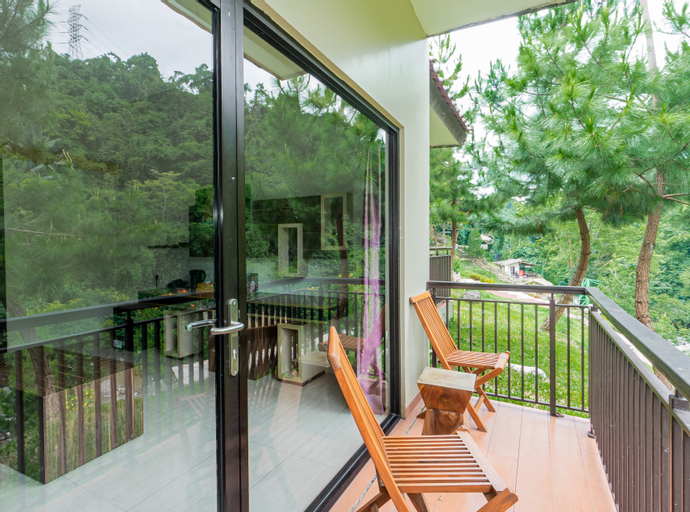 Exterior & Views 15