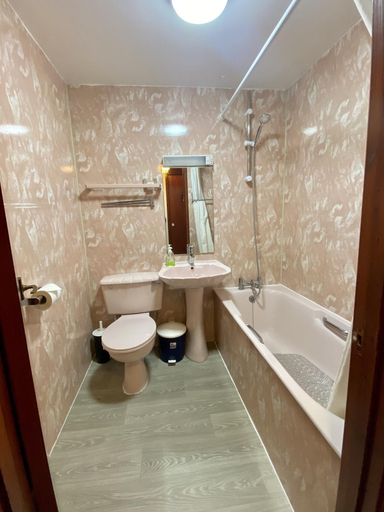 Bathroom 3, Mount Pleasant Hotel, Oxfordshire