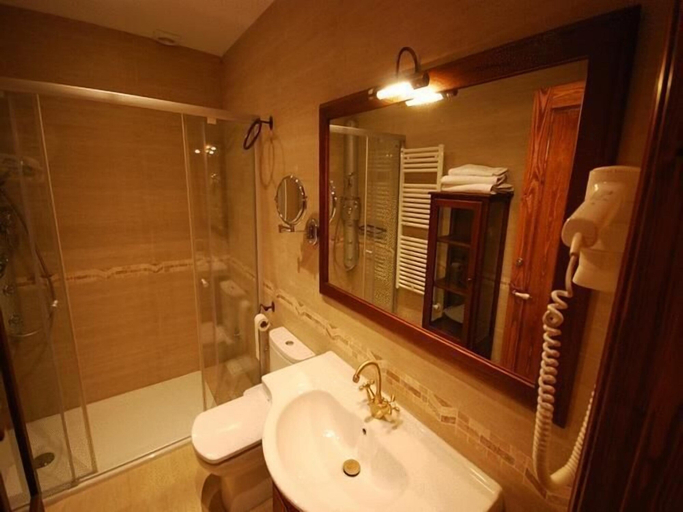Bathroom 5, Rusticae La Casassa de Ribes, Girona