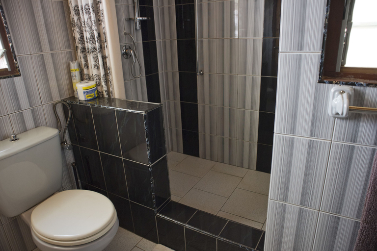 Bathroom 4, Four Villages Inn, Kumasi
