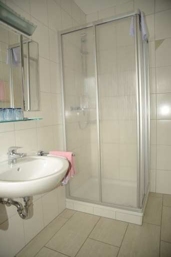 Bathroom 5, Hotel Leise Garni Willingen, Waldeck-Frankenberg