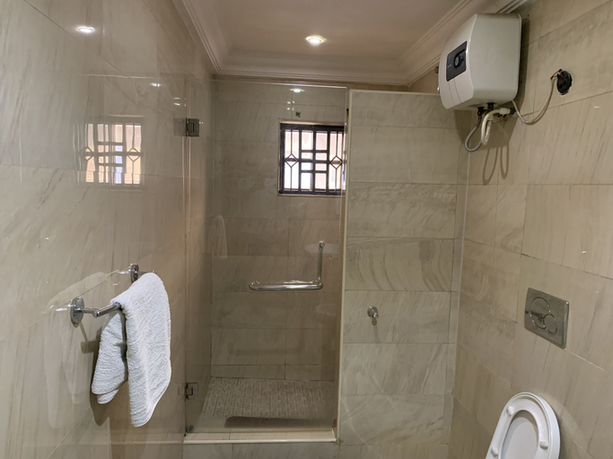 Bathroom, Islanders Lounge and Hotel, Kosofe