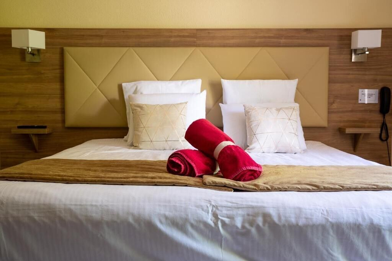 Bedroom 2, Les Dépendances de Chapeau Cornu, Isère