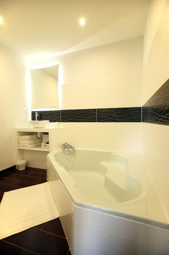 Bathroom 5, Les Reves de Flamboin, Seine-et-Marne