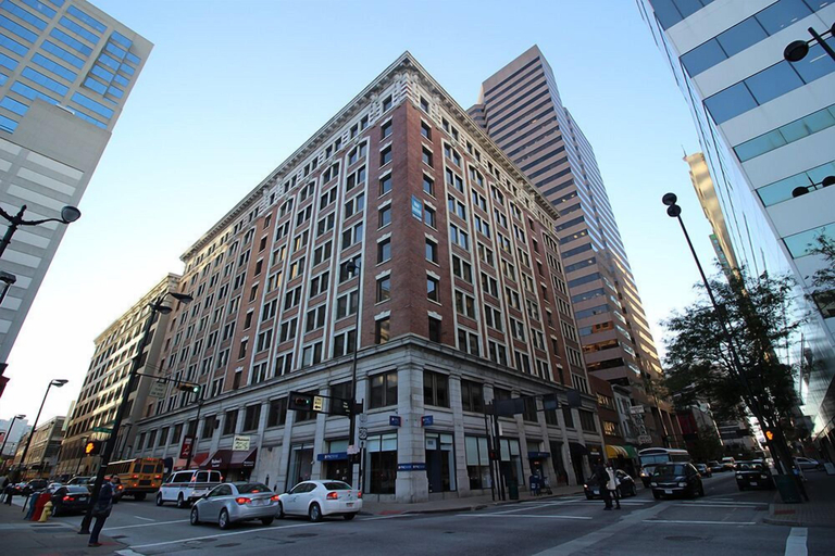 Exterior & Views, Amazing 2BR Downtown With 98 Walk Score, Hamilton