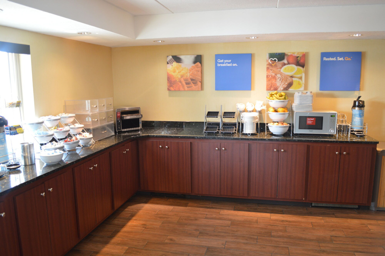 Food & Drinks 4, Comfort Inn, Bangor North ME, Penobscot