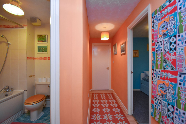 Bathroom, Large 3 Bed Sleep 6 Central MK, Milton Keynes