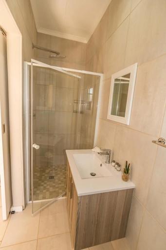 Bathroom 3, Outeniqua enRoute, Eden