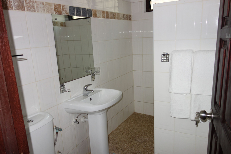 Bathroom 3, Villa Teranga, Ga West