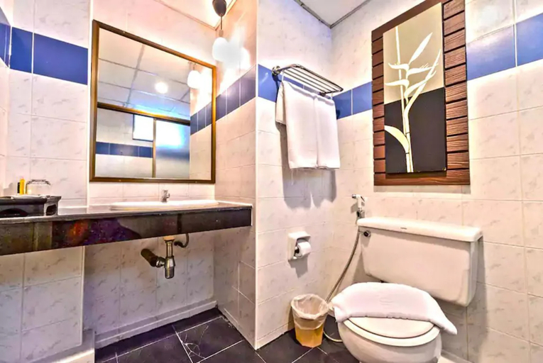 Bathroom 5, The Heritage Hotel Sathorn, Sathorn
