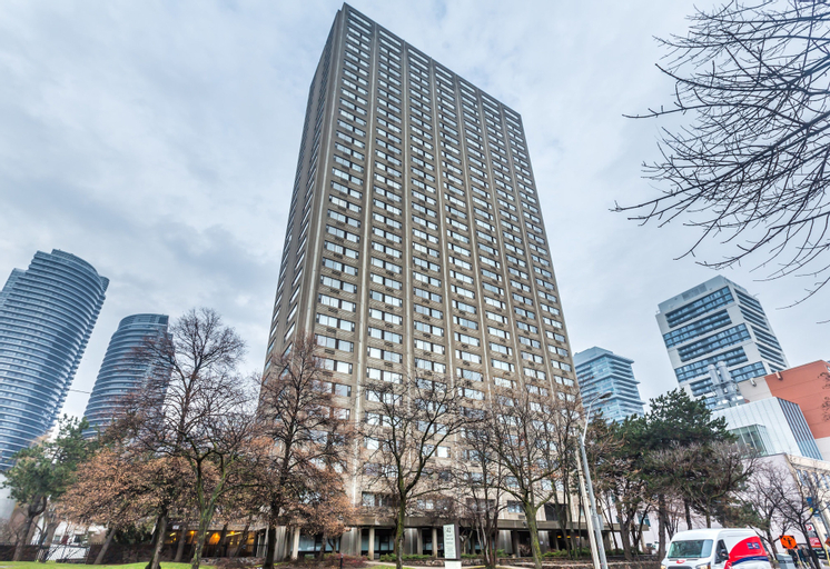 Exterior & Views, Toronto Furnished Living - Gerard St. E, Toronto