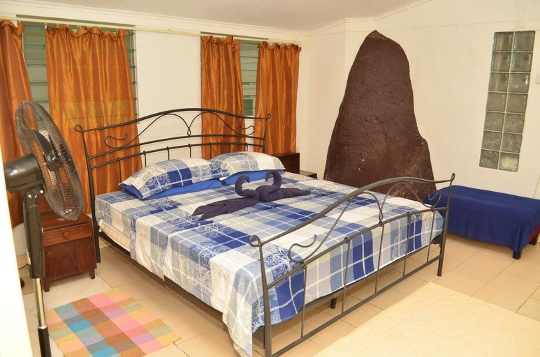 Bedroom 2, Chez Memere Holiday Apartments