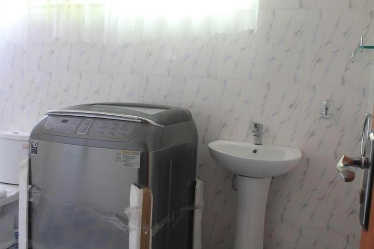 Bathroom, Adinkra City Hotel, Awutu Efutu Senya