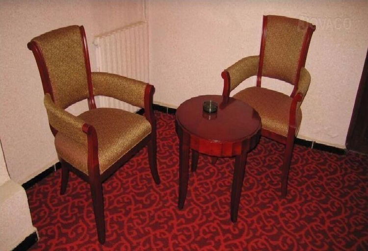 Others, Hotel Montparnasse, Oran