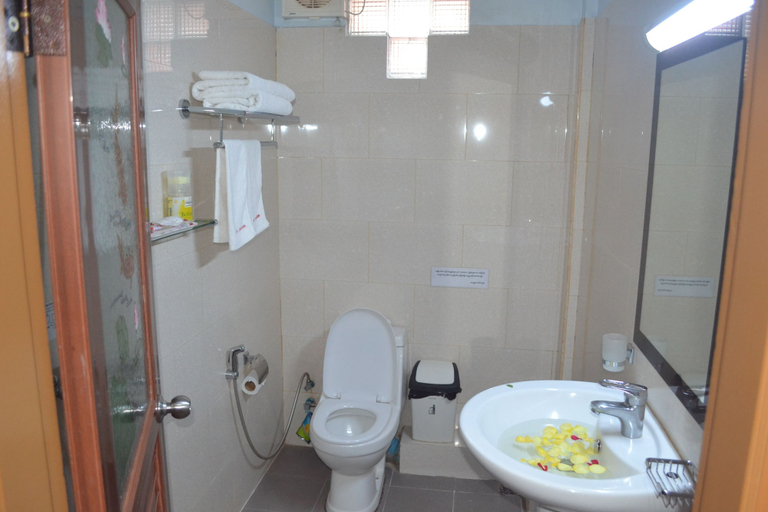 Bathroom 3, Hotel Oriana, Yangon