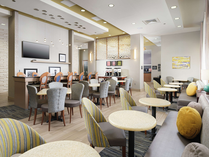 Food & Drinks 5, Hampton Inn by Hilton Wilmington Downtown, New Hanover