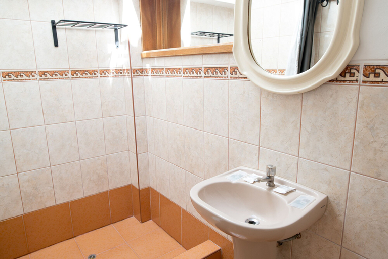 Bathroom 4, Amaru Colonial, Cusco