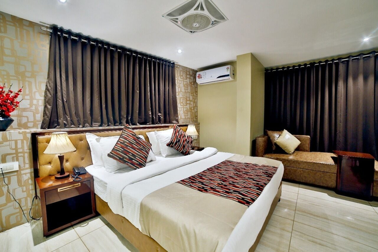 Bedroom 2, Hotel Kings Heritage, Surat
