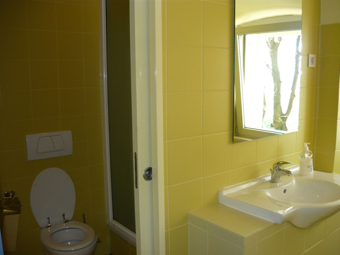Bathroom 5, HI Hostel Rijeka, Rijeka