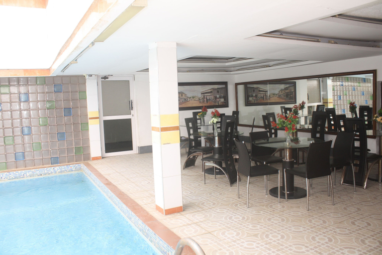 Food & Drinks, Adwoa Wangara Apartments, Accra