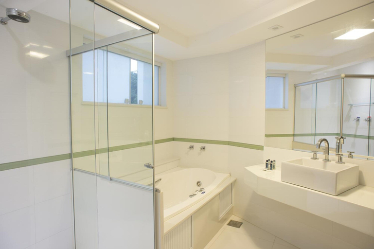 Bathroom 4, Casablanca Center Hotel, Petrópolis