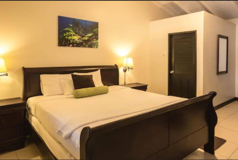 Bedroom 4, Blue Waters Inn