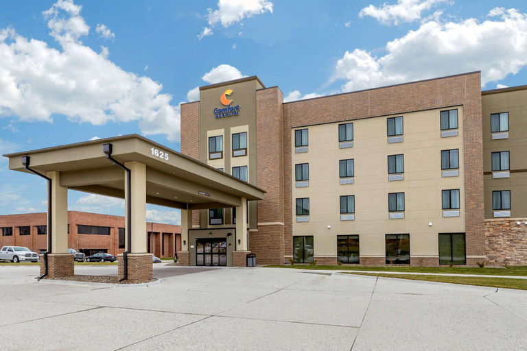 Exterior & Views 2, Comfort Inn & Suites West Des Moines, Dallas