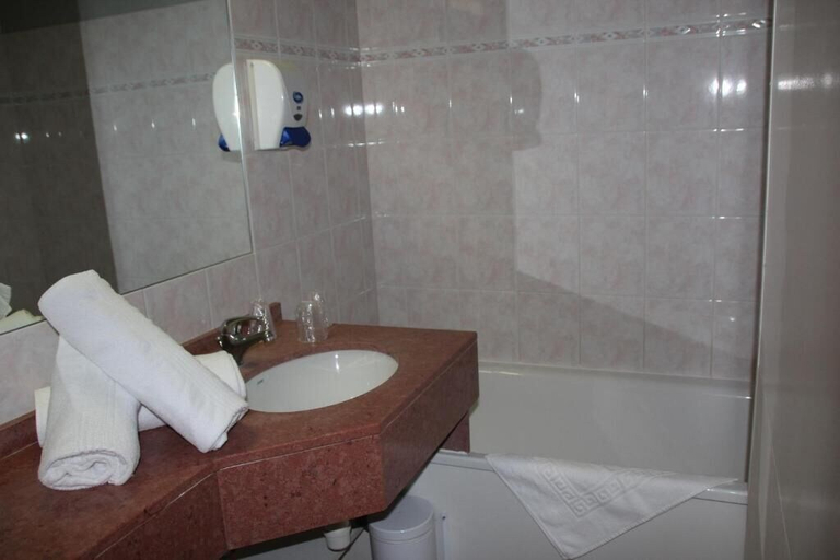 Bathroom 3, HOTEL LE CHARDON BLEU, Hautes-Alpes