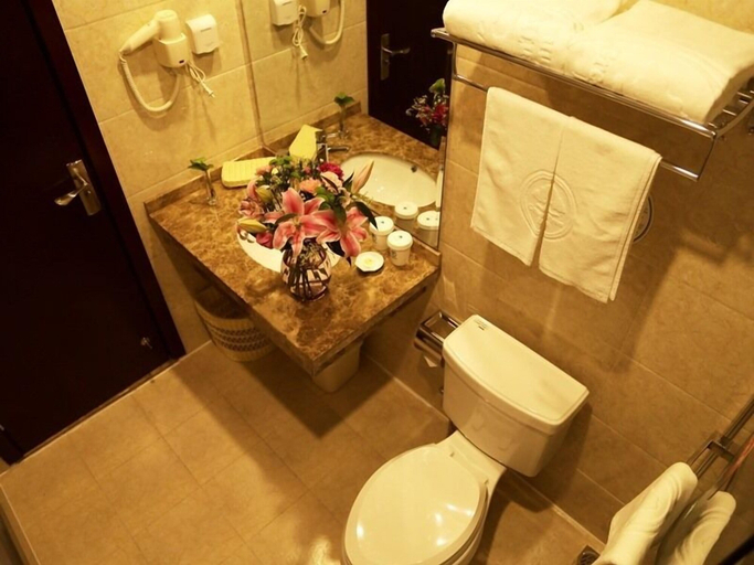 Bathroom 3, GreenTree Inn Changzhou Henlin Town Zhongtian Express Hotel, Changzhou