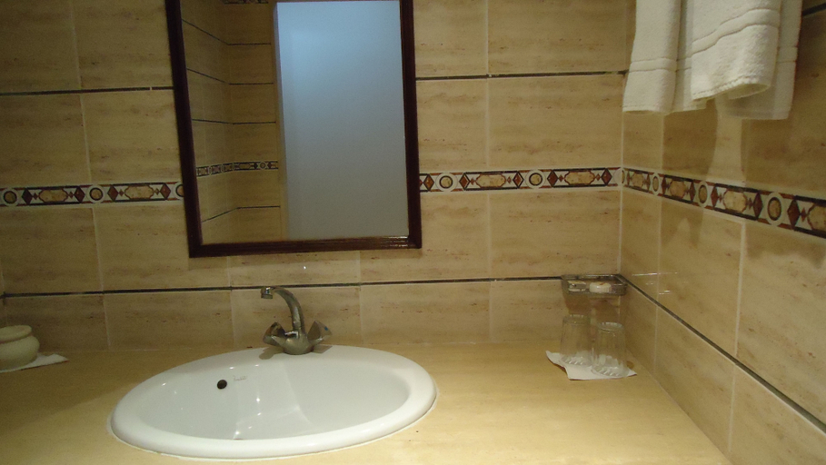 Bathroom 4, Le Zat, Ouarzazate