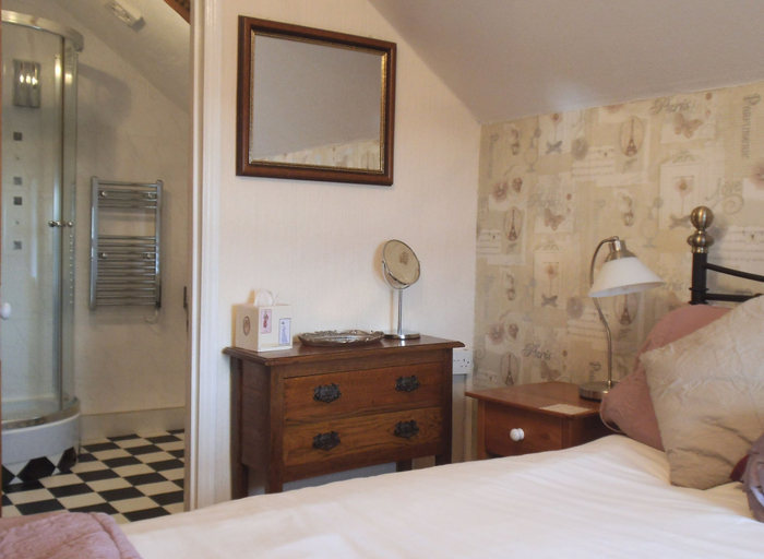 Bedroom 2, Chyheira, Cornwall