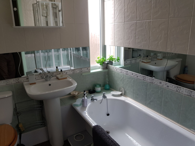 Bathroom, Lingdale 4 Bedroom House & Trundlebed Option, Redcar and Cleveland