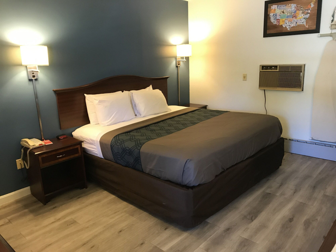 Bedroom 4, Econo Lodge Saint Albans, Franklin