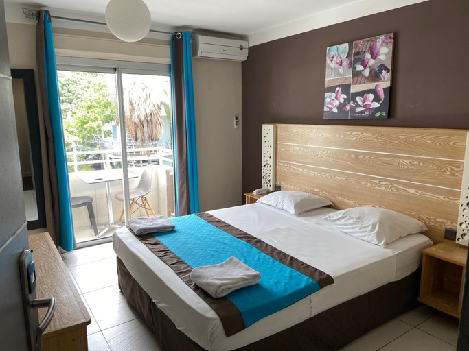 Bedroom 3, Hotel Select, Saint-Denis