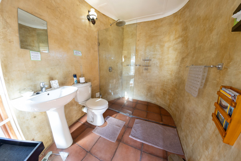 Bathroom 3, Maclear Manor Guesthouse, Joe Gqabi