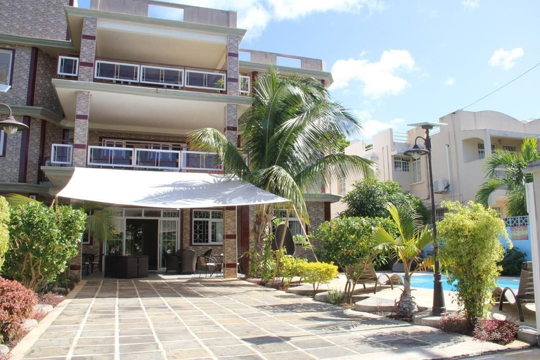 Exterior & Views 2, Lariad BnB, Black River