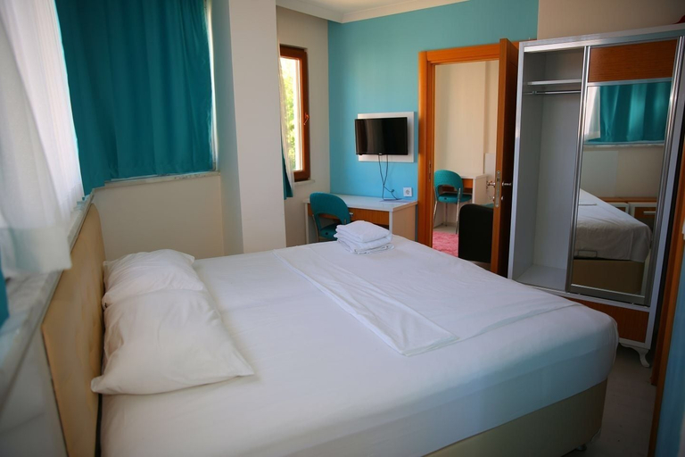 Bedroom 2, Can Residence, Merkez
