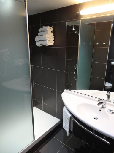 Bathroom 5, Mercure Annecy Sud Hotel, Haute-Savoie