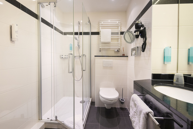 Bathroom 4, ACHAT Sternhotel Bonn, Bonn