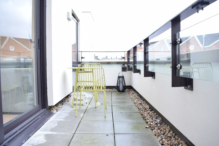 Others 5, Bright 1 Bedroom Flat in North London With Balcony, London