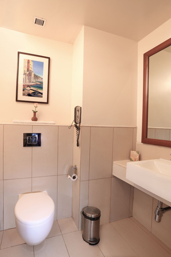 Bathroom 5, The HQ, South Goa