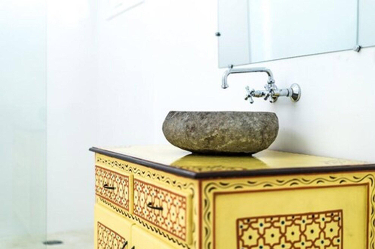 Bathroom 3, Pk 25