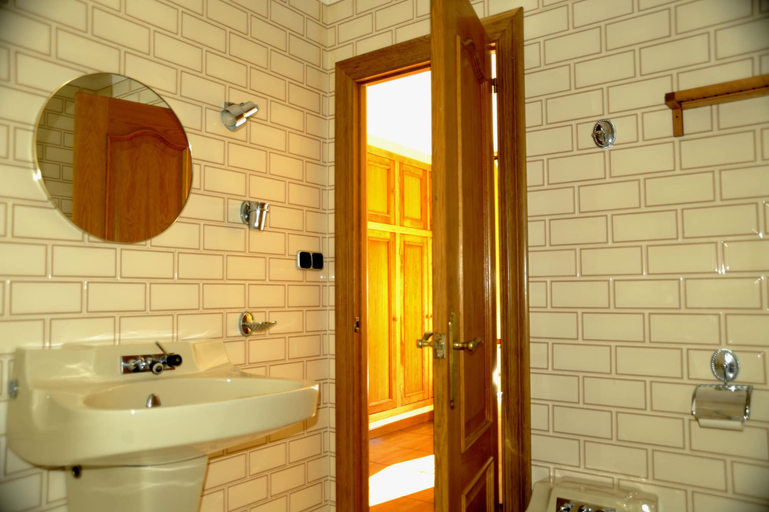 Bathroom, El Mirador de Ovio Casa Seborias, Asturias