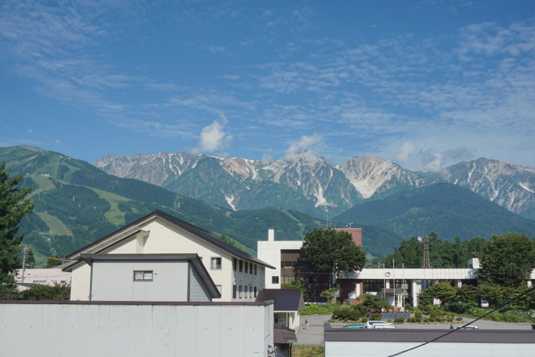 Exterior & Views 2, Hakuba Station Guest House Hostel eN, Hakuba