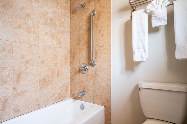 Bathroom 4, Solaire Inn & Suites, Santa Barbara