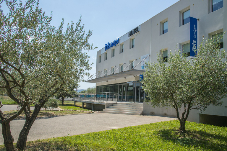Exterior & Views 2, イビス バジェット ペルテュイ ポルテス デュ リュベロン, Vaucluse